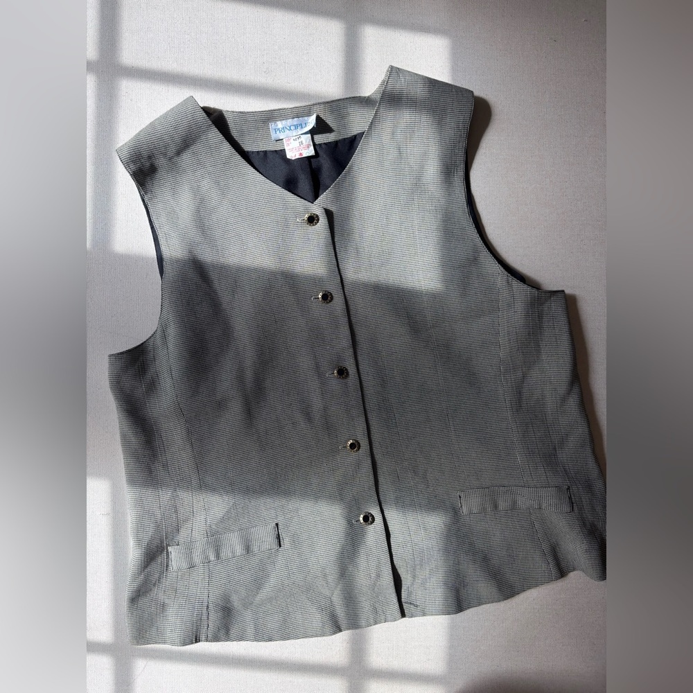 1990s Lightweight Vest | Vintage Sleeveless Top